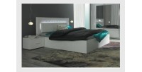 Ensemble pour chambre à coucher PANAREA. Lit adulte design avec LED + deux chevets + sommier. Couchage 180x200 cm.