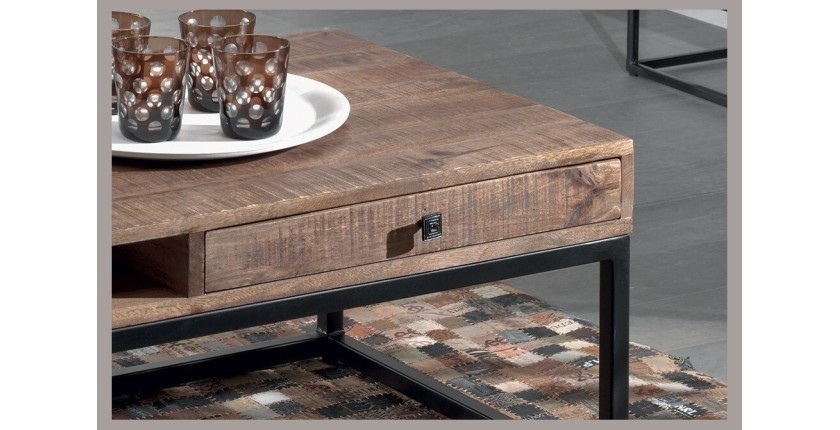 Table basse GOA en bois massif style industriel. Table en bois massif avec niche et tiroir.